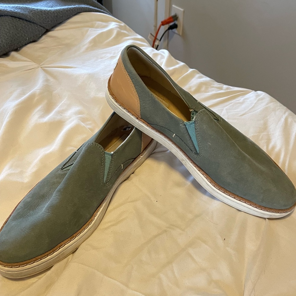 UGG Women’s slip on shoes